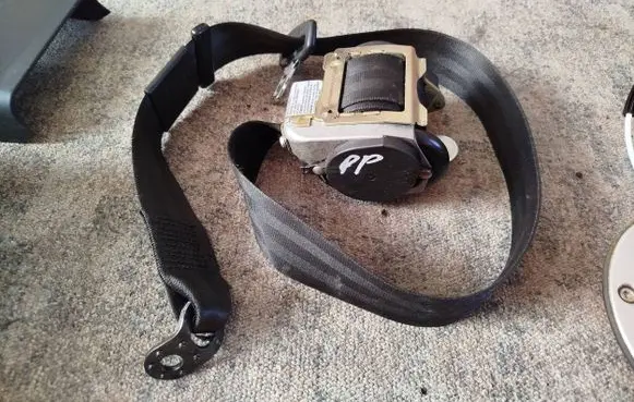 Audi TT Mk1 Front seatbelt 8N8857706G 560547000D 040197