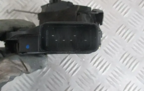 Mazda 3 I Front door lock