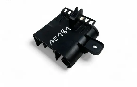 Volkswagen PASSAT B8 Current control relay 1K0937517