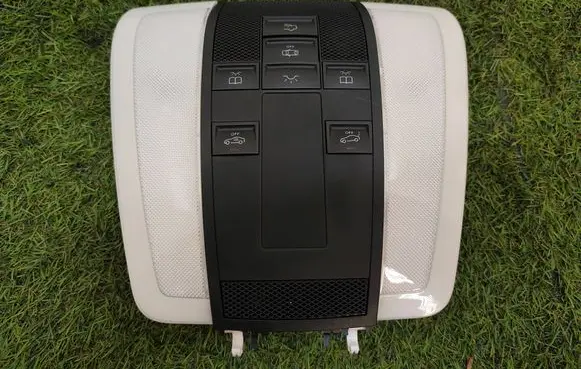 Mercedes-Benz C W204 Front seat light A2048200823 A0128206610 2JM00996622
