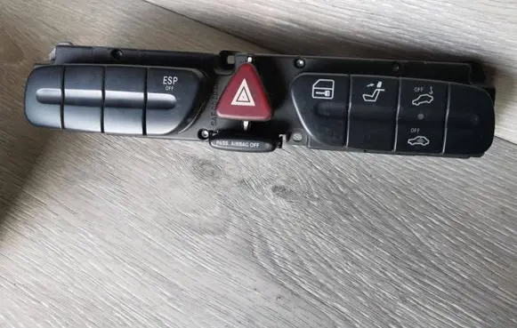 Mercedes-Benz C W203 Hazard light switch 2038217279 3306170400 30831932001