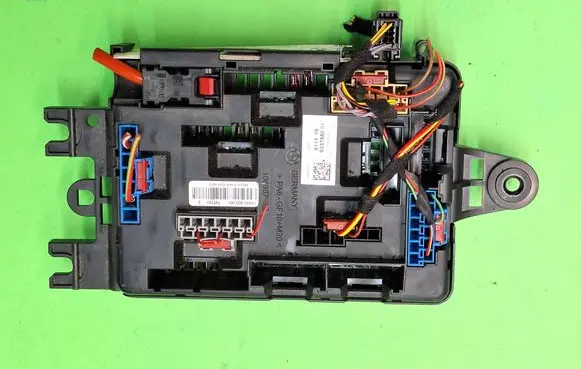 BMW 1 F20 F21 Fuse module 106887 1L00883886