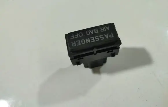 Passenger airbag on/off switch