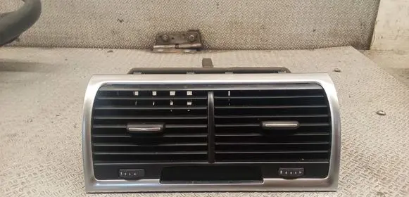 Audi Q7 4L Dash center air vent grill 4L0820951