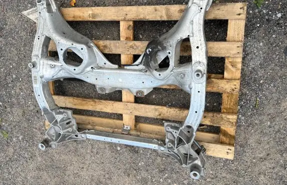 BMW 5 F10 F11 Front subframe 6797643 561359451