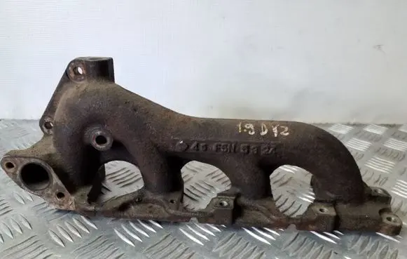Suzuki Grand Vitara II Exhaust manifold 8426549