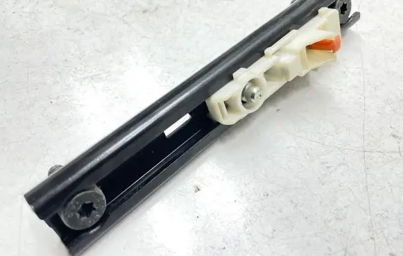 Renault Megane IV Seat belt adjustment rail 878240875R 120218