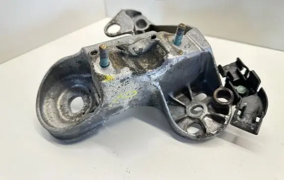 Audi A6 S6 C5 4B Engine mounting bracket 4B0199352B