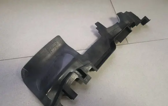 Audi A4 S4 B7 8E 8H Air intake duct part 8E0121283AC