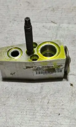 Chevrolet Cruze Air conditioning (A/C) expansion valve 52427385