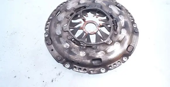 Volkswagen Touran I Pressure plate 03G141025E