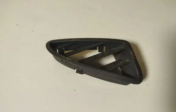 Volkswagen Golf Plus Dash center air vent grill 5M0819705A