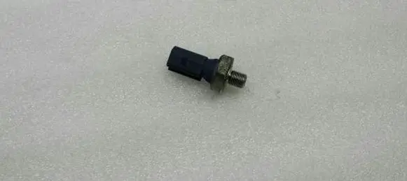 Audi A4 S4 B8 8K Oil pressure sensor 06H919081A