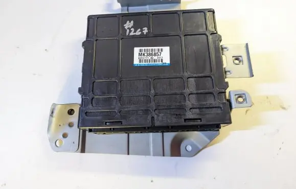 Mitsubishi Pajero Engine control unit/module MK386857 E6T01771