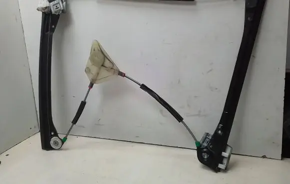 Volkswagen Polo Front door manual window regulator PA6GF30