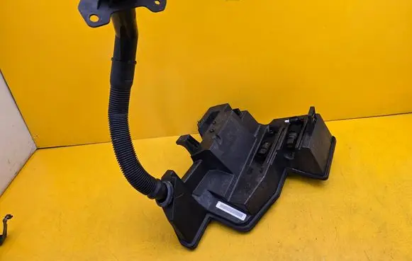 Audi e-tron Windshield washer fluid reservoir/tank 4KE955451