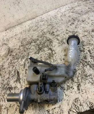Nissan Juke I F15 Master brake cylinder 32070564