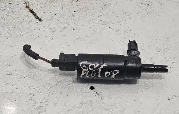 Volkswagen Golf Plus Windscreen/windshield washer pump 110472