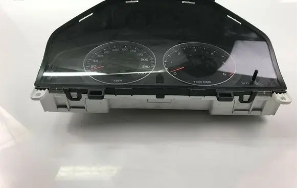 Volvo V70 Speedometer (instrument cluster) 31270899AA P2751