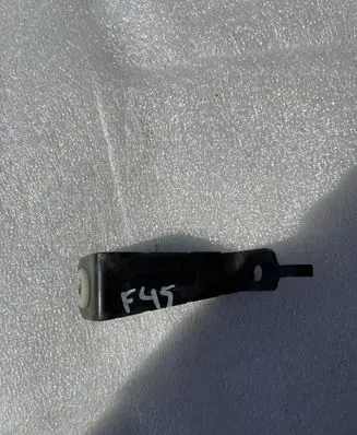 Headlight/headlamp mounting bracket