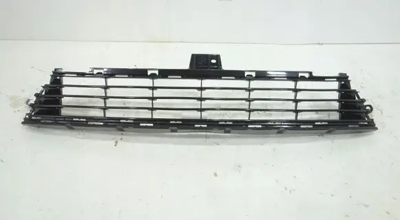 Toyota Auris E180 Front bumper lower grill 5311202670