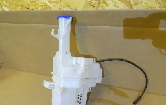 Hyundai Ioniq Windshield washer fluid reservoir/tank