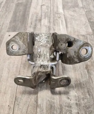 Chrysler Town u0026 Country V Front door hinge set 