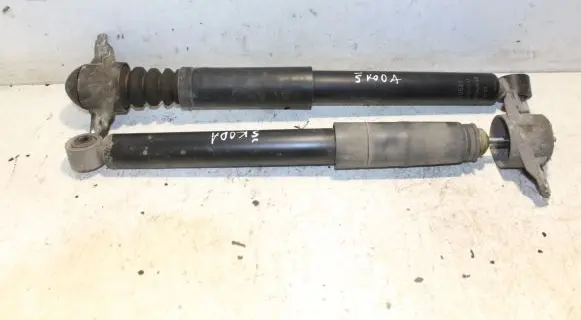 Skoda Octavia Mk2 (1Z) Rear shock absorber/damper 635440131