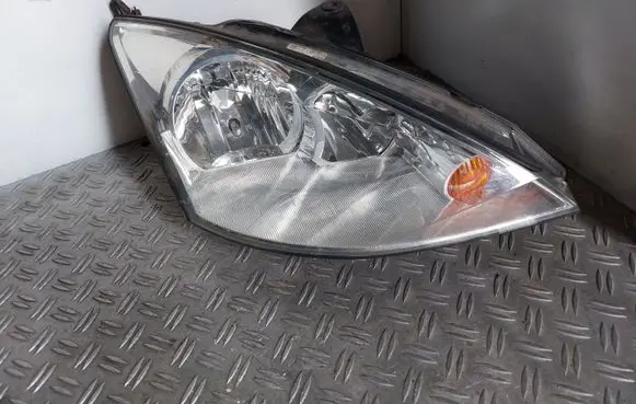 Ford Focus Headlight/headlamp 2M5113W029AF