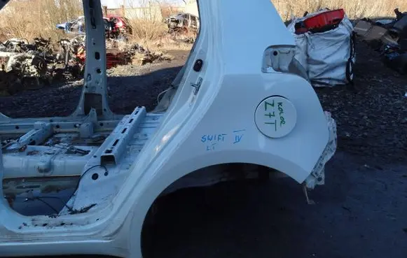 Suzuki Swift I Rear quarter panel 