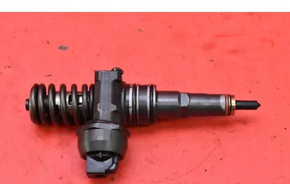Volkswagen Golf IV Fuel injector 038130073AJ
