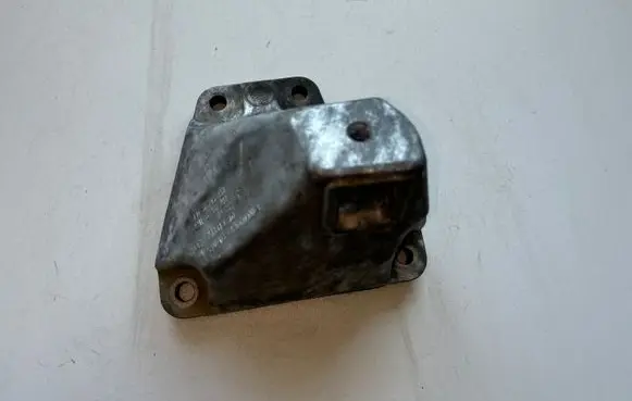BMW 5 F10 F11 Engine mounting bracket 73681310
