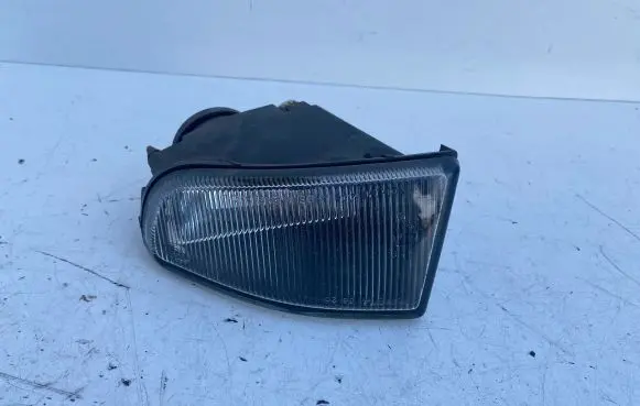 Toyota Avensis T220 Front fog light 8122005040