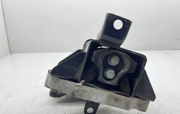 KIA Sportage Engine mount bracket