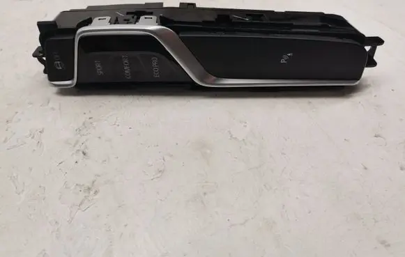 BMW 5 G30 G31 G38 Suspension ride height/mode switch 6843924