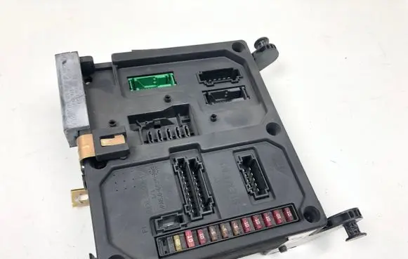 Volkswagen Sharan Fuse module S108145200H 7M0962258J