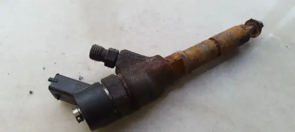 Peugeot 607 Fuel injector 9635196580