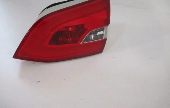 Tailgate rear/tail lights