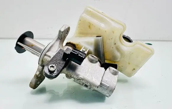 Volkswagen Touran III Master brake cylinder 5Q1611301 32668A23