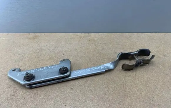 BMW 3 E90 E91 Muffler mount bracket/holder 7524534 18207524534 7524535