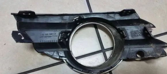 Opel Meriva A Front bumper lower grill 13193356