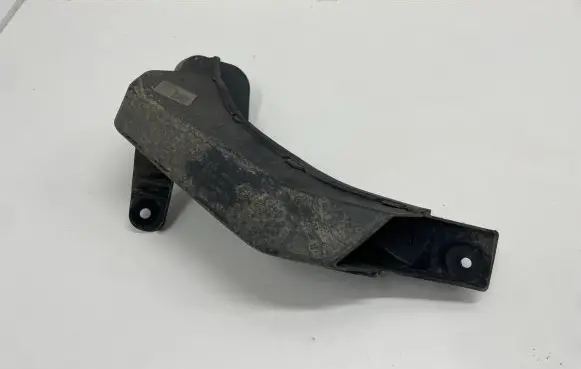 BMW iX Intercooler air guide/duct channel 7954578