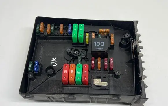 Volkswagen Golf Plus Fuse module 1K0937125A 017183071