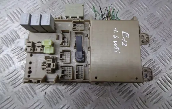 Toyota Corolla E120 E130 Fuse box set 82641-02050