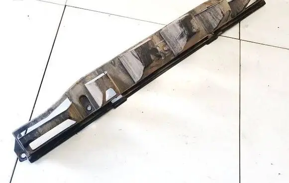 Rear bumper mounting bracket
