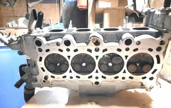 Honda FR-V Engine head 