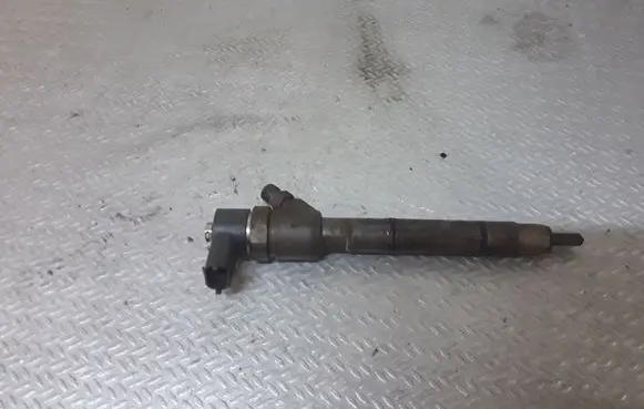 Hyundai i30 Fuel injector 338002A400