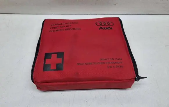 Audi A4 S4 B8 8K First aid kit 
