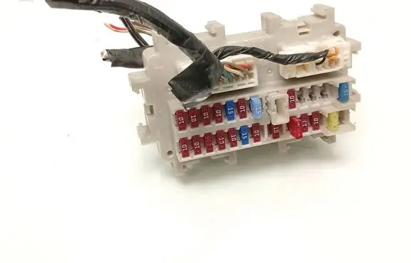 Nissan Navara D40 Fuse module EA00A 2523079942