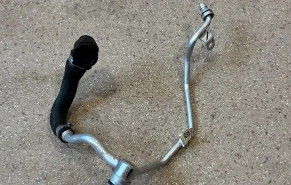 BMW 5 G30 G31 Engine coolant pipe/hose 8576311